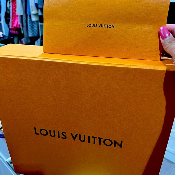 Louis Vuitton large box with certificate - Picture 1 of 1